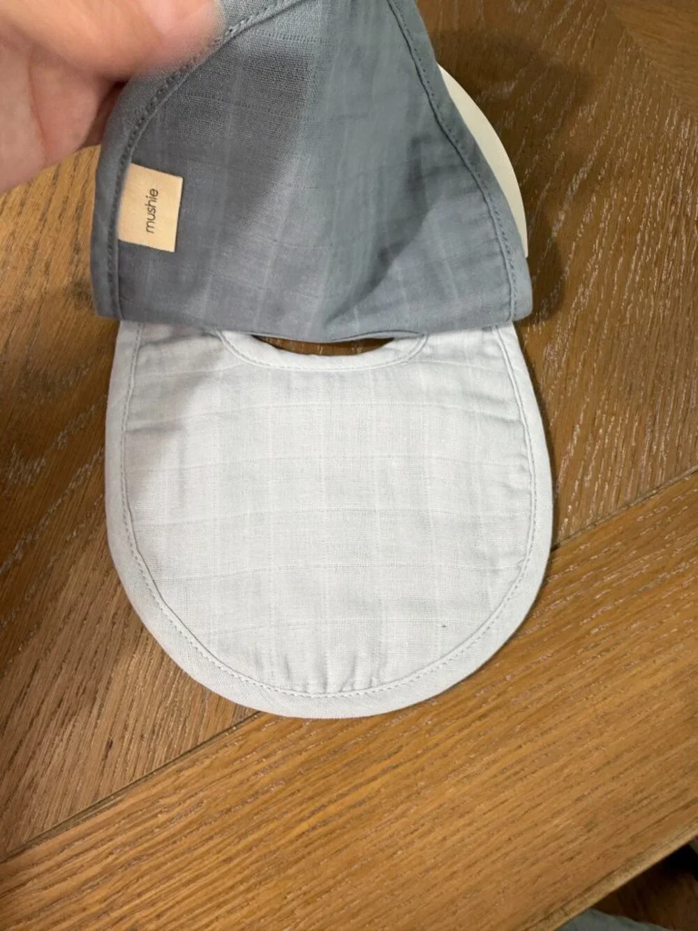 Mushie Muslin Bibb 2 pack.  Adjustable fit NEW